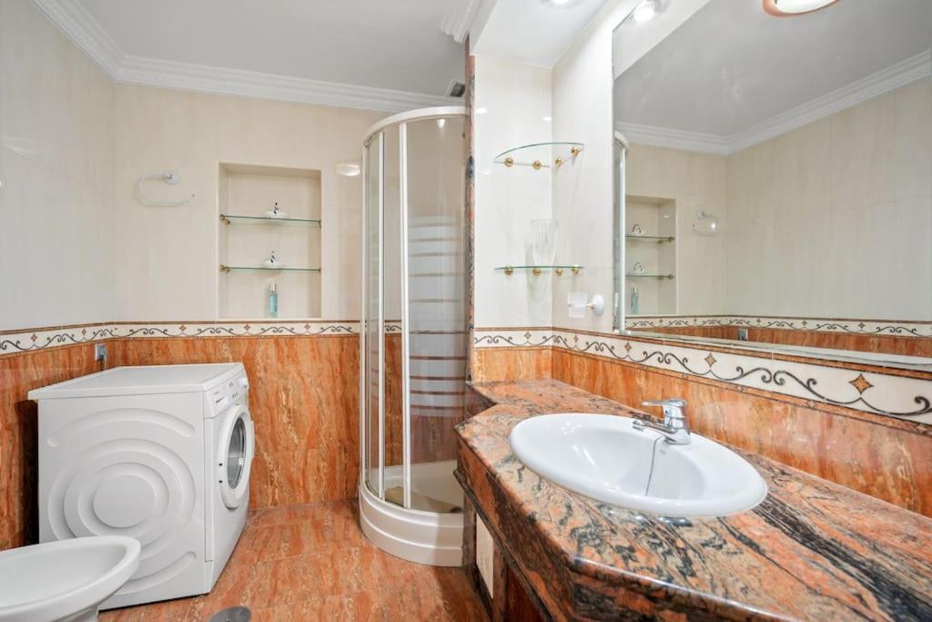 Appartement Unique 2 Bedroom In Golden Mile✺ Pool ✺ Parking Marbella
