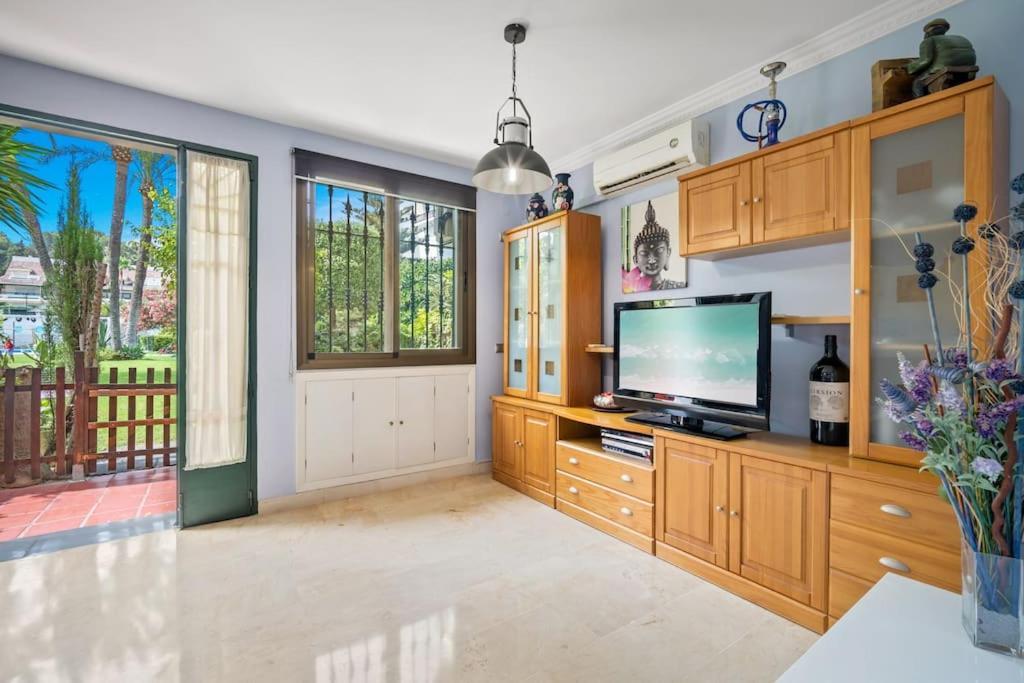 Unique 2 Bedroom In Golden Mile✺ Pool ✺ Parking * Marbella